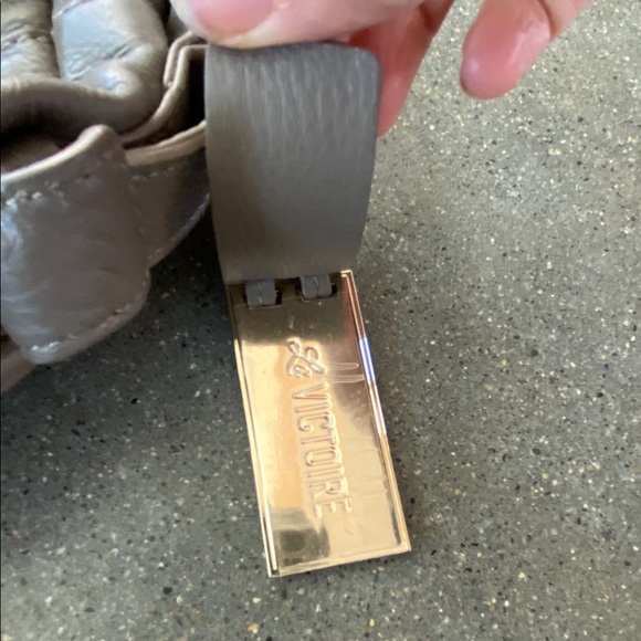 Pour la Victoire leather shoulder bag twist lock - Picture 3 of 15